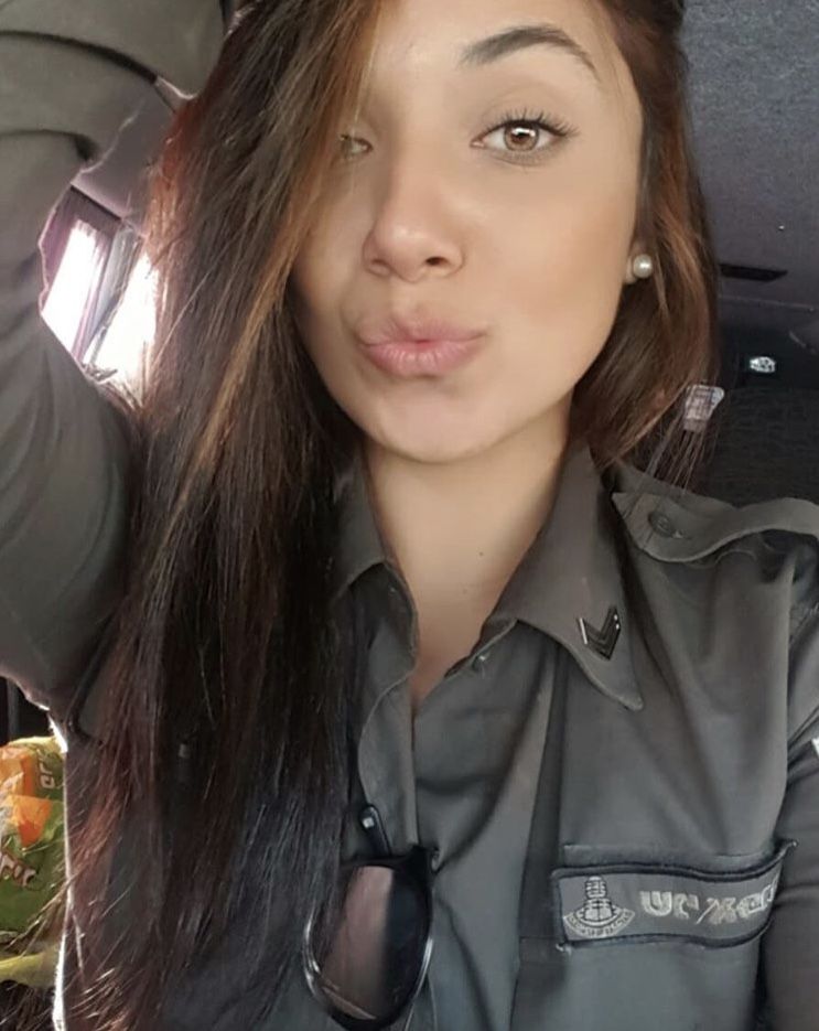Hailee Steinfeld IDF.jpg